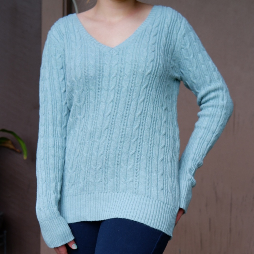LIGHT BLUE SWEATER